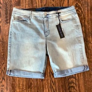 NWT Code Bleu jean shorts